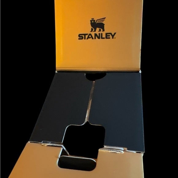 NIB Collectible Stanley 30 ounces flip straw with handle “Winterscape” design - Picture 9 of 11